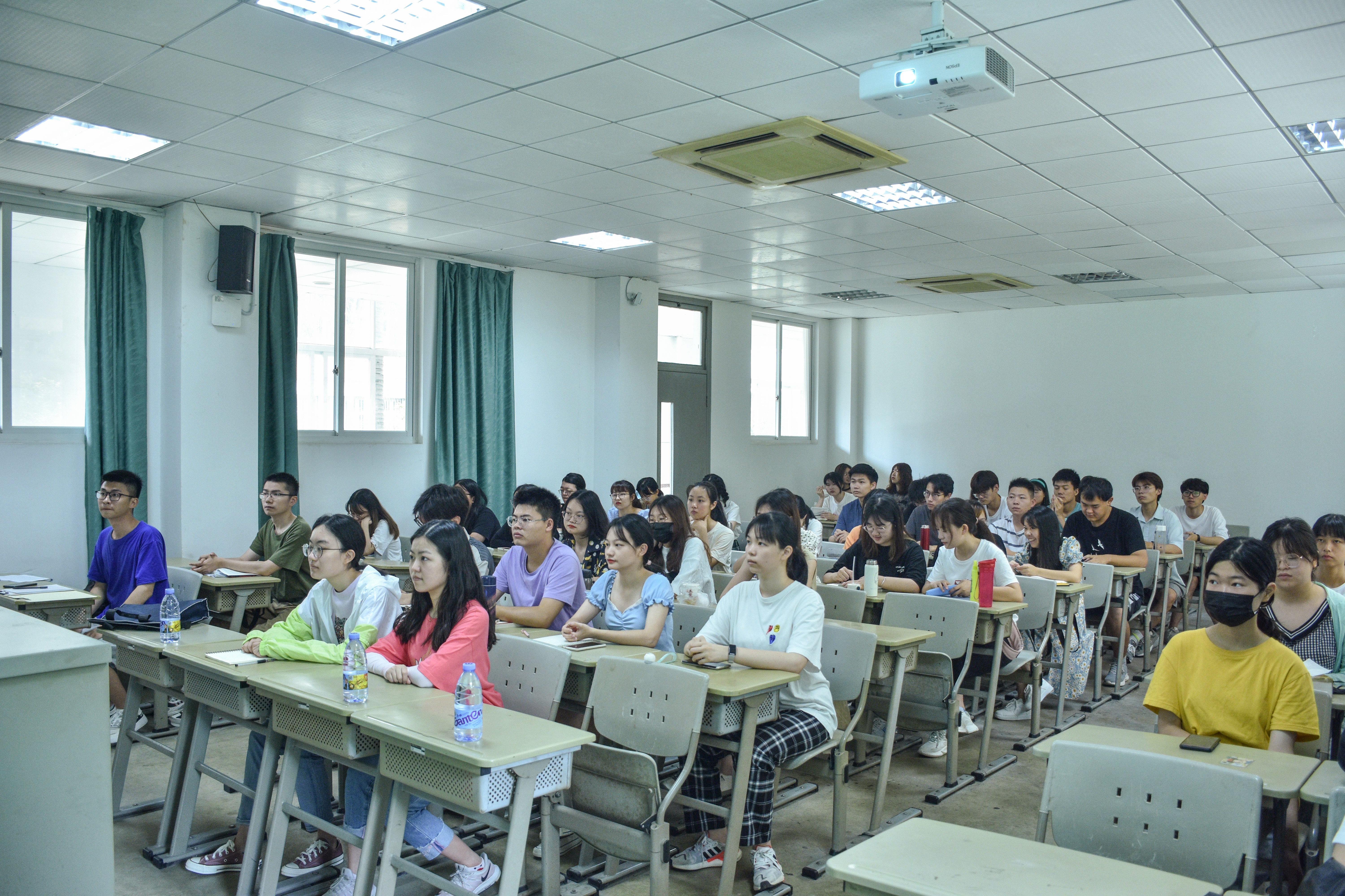 说明:置盐定理讲座现场2 孙若雨
